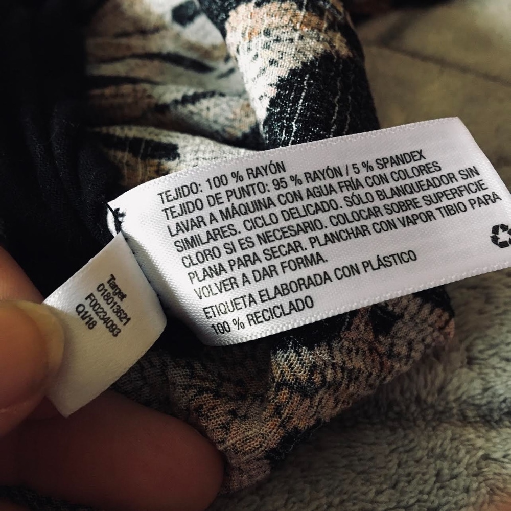 A New Day Tropical Leaf Top - Picture 5 of 6